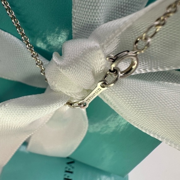 💯authentic Open Heart Necklace - Picture 5 of 8